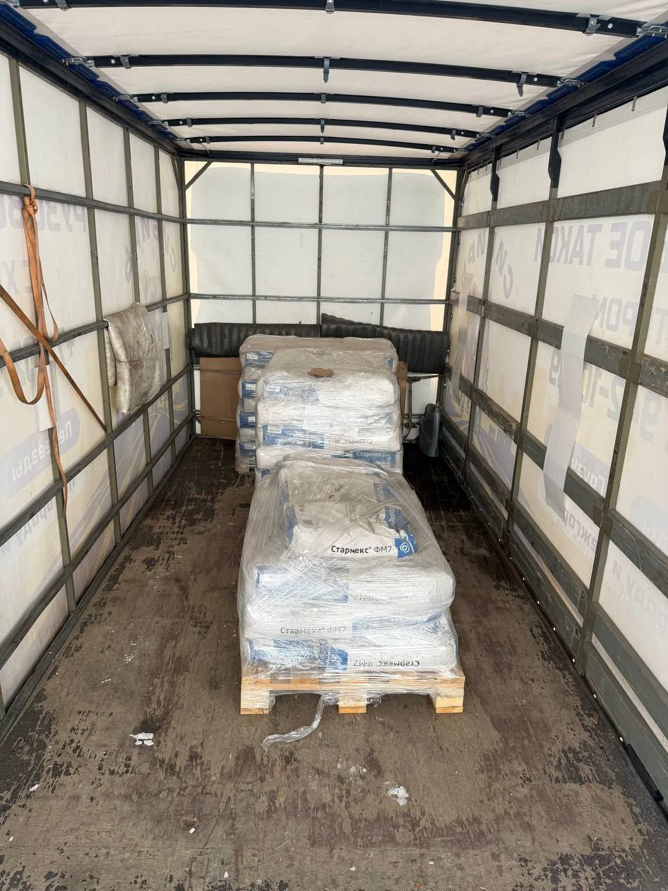 Перевезли 1.5 тонны ремонтного состава на строительную площадку. Обеспечили надежную фиксацию паллет в кузове и своевременную подачу машины под разгрузку.