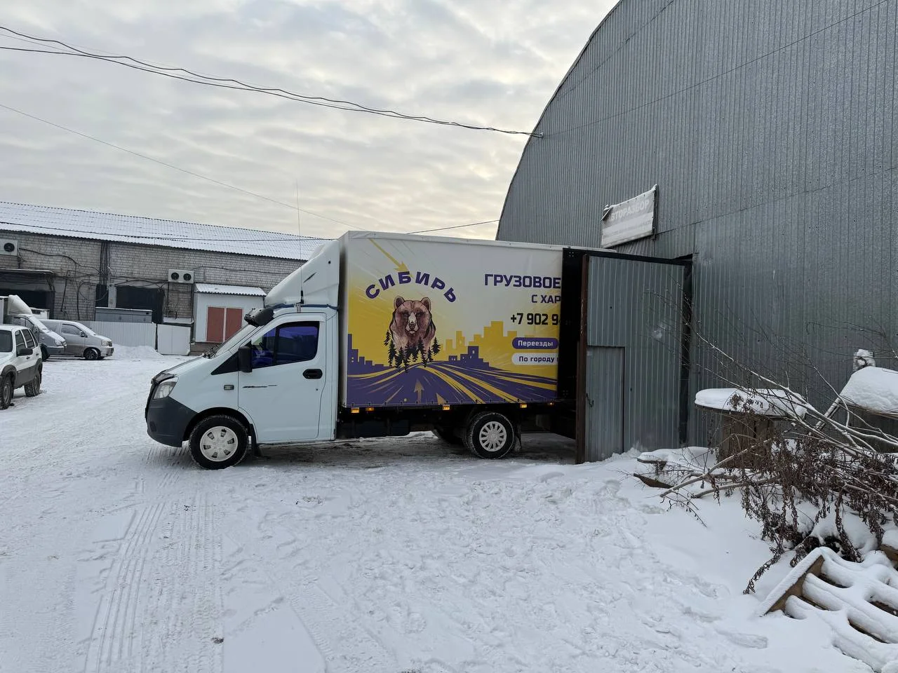 Грузовая Газель компании на выезде в Красноярске