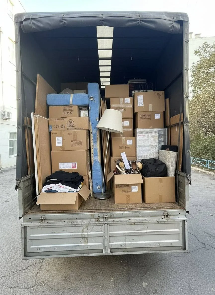 Организовали бережную перевозку личных вещей и мебели: от плотно упакованных коробок до хрупких предметов интерьера и торшеров. Грамотно распределили нагрузку в кузове, обеспечив сохранность разобранных мебельных щитов и матраса.